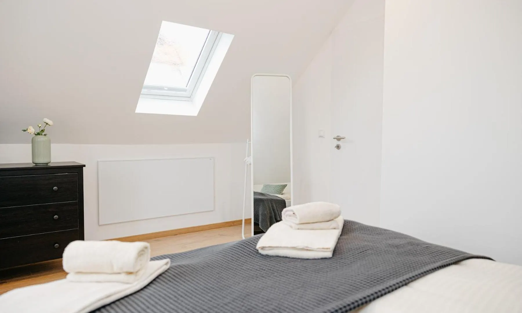 Apartment Nice2Be Violet - Augsburg Zentrum Germany